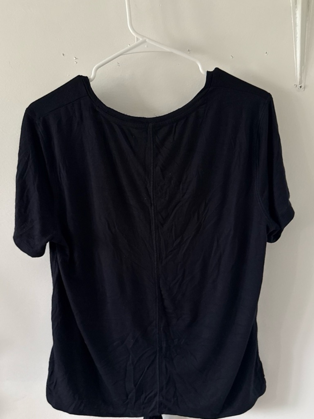 Abercrombie & Fitch Black Short-Sleeve V-Neck Tie-Front Tee - Picture 2 of 2